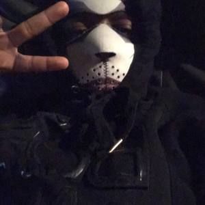 Meet your Posher, Desmond